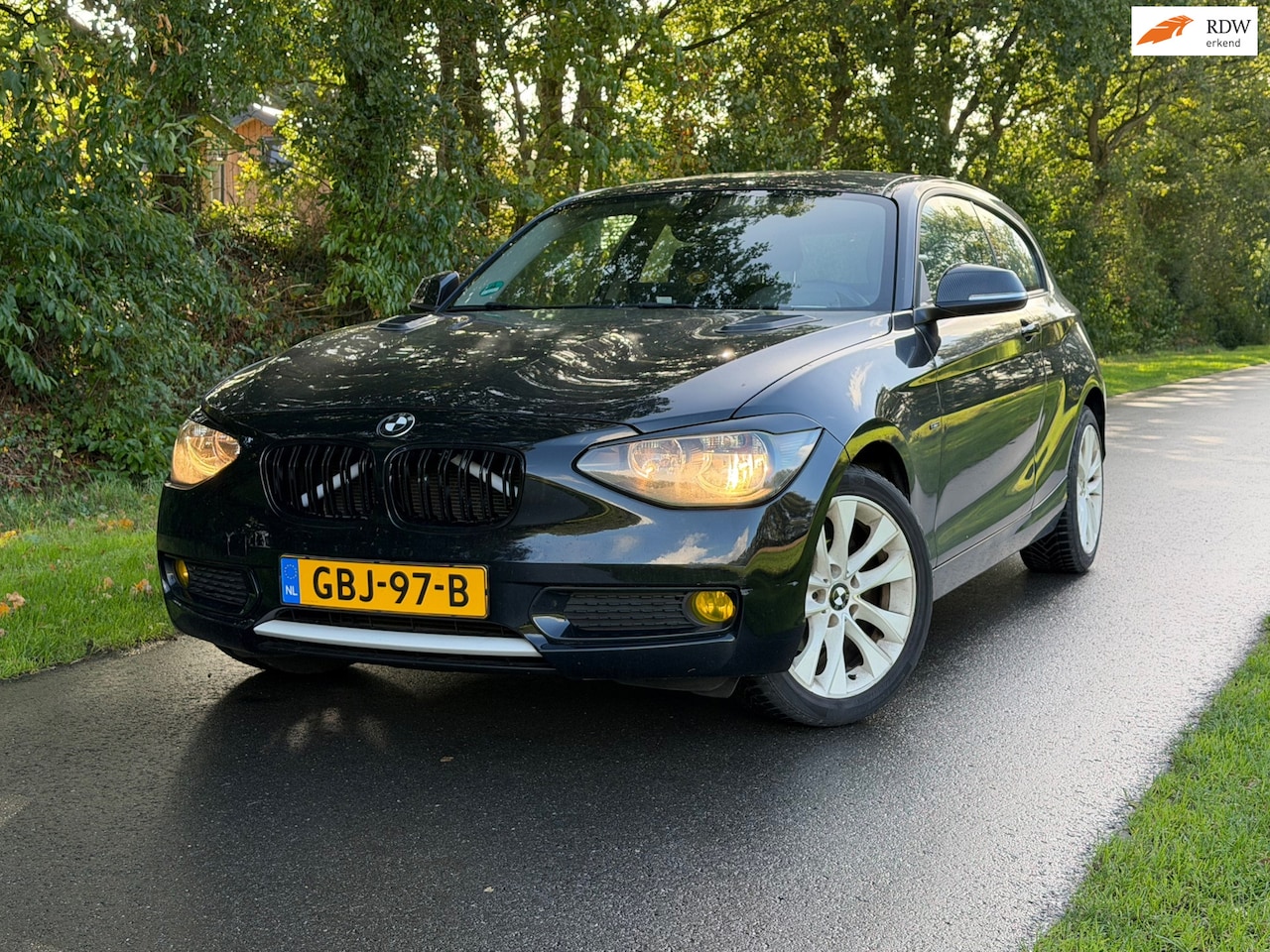 BMW 1-serie - 114i Business+ | Cruise + Carplay Nu € 2.475,- !!! - AutoWereld.nl