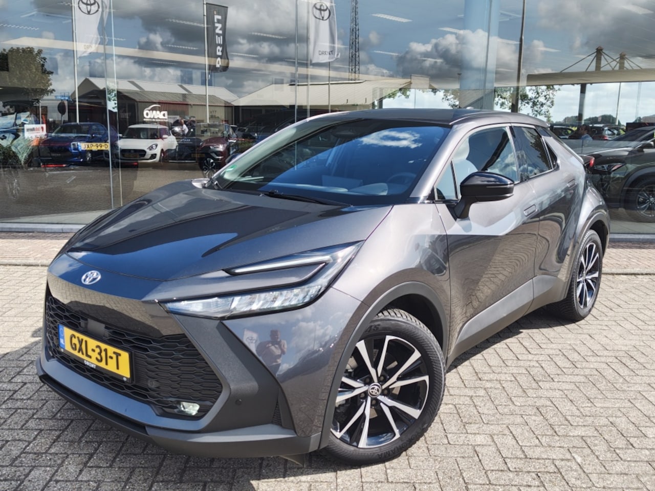 Toyota C-HR - 2.0 PHEV 220 Dynamic | Sensoren v/a | Blind Spot | Stoelverwarming - AutoWereld.nl