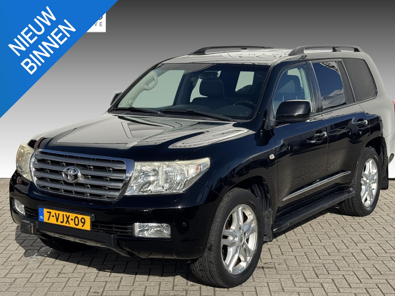 Toyota Land Cruiser V8 - 4.5 V8 D-4D VX Standard Roof Blind Van 6500KG TREKGEWICHT| LEDER | JBL | LUCHTVERING - AutoWereld.nl