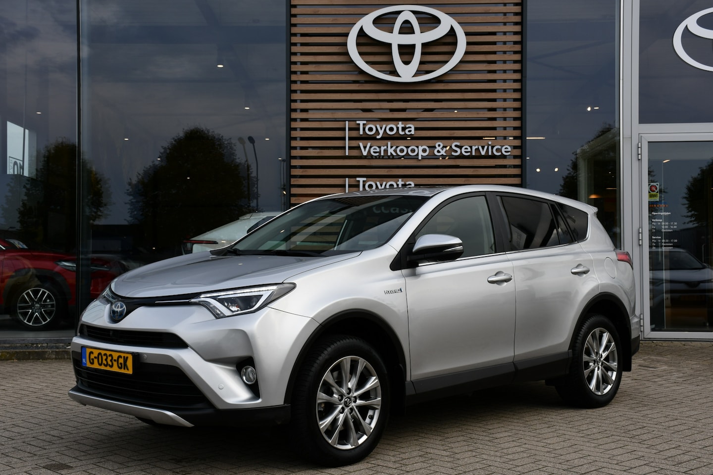 Toyota RAV4 - 2.5 Hybrid AWD Executive Limited Automaat 197pk | Trekhaak 1.650 kg geremd | Schuif-/kante - AutoWereld.nl