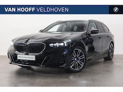 BMW 5-serie Touring - 530e M Sport Automaat / Trekhaak / Bowers & Wilkins / Adaptieve LED / Parking Assistant Pl