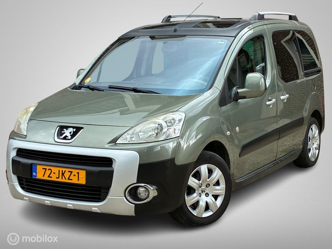 Peugeot Partner Tepee - 1.6 Outdoor 1.6 Outdoor, trekhaak en panoramadaken - AutoWereld.nl