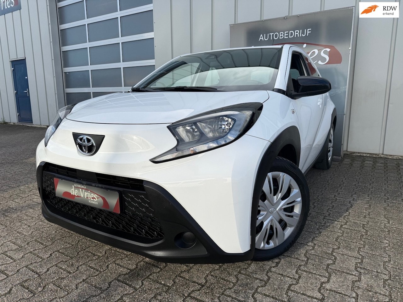 Toyota Aygo X - 1.0 VVT-i MT Play AIRCO / ADAPT.CRUISE / CARPLAY / CAMERA / LED / - AutoWereld.nl