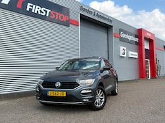 Volkswagen T-Roc - 1.0 TSI Style APPLE CARPLAY/ANDROID AUTO | TREKHAAK | ADAPTIEVE CROUSECONTROL | LAGE KM. STAND!