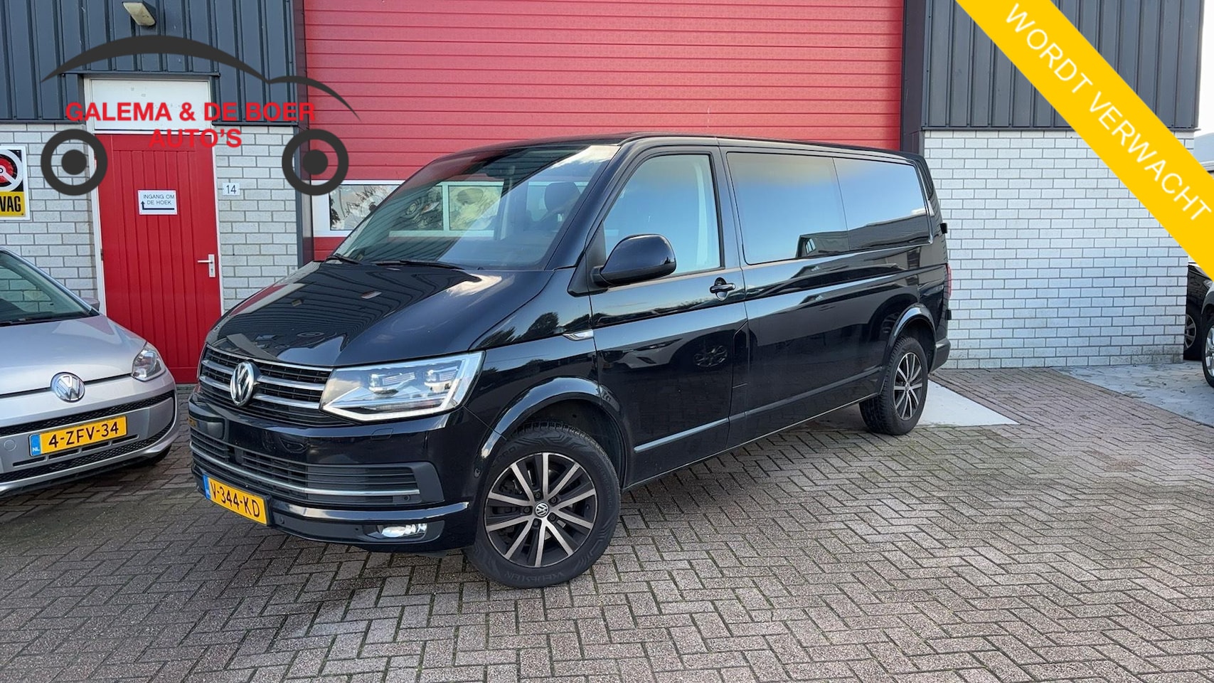 Volkswagen Transporter - 2.0 TDI L2H1 DC Highline AUTOMAAT / 5 PERS / FULL LED / CARPLAY / NAVI / AIRCO / PDC / BLU - AutoWereld.nl