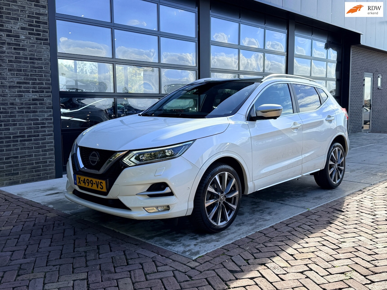 Nissan Qashqai - 1.3 DIG-T Tekna + Automaat | Pano | Luxe leder | LED | - AutoWereld.nl