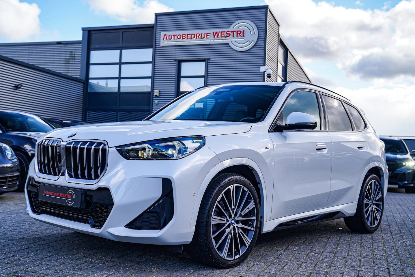 BMW X1 - SDrive18i | Massage | Trekhaak | 360 camera | Harman/Kardon | Panorama | HuD | Stoelverwar - AutoWereld.nl