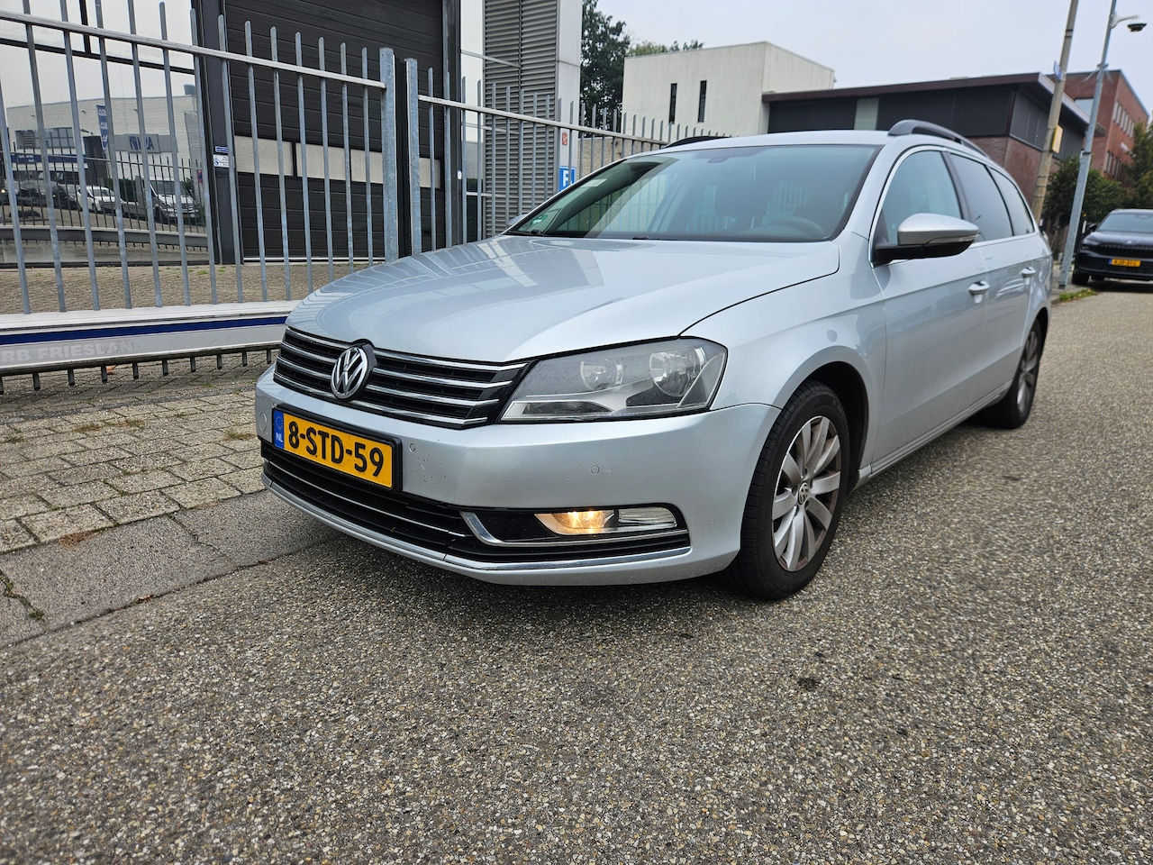 Volkswagen Passat Variant - 2.0 TDI R-line BlueMotion 170 PK - AutoWereld.nl