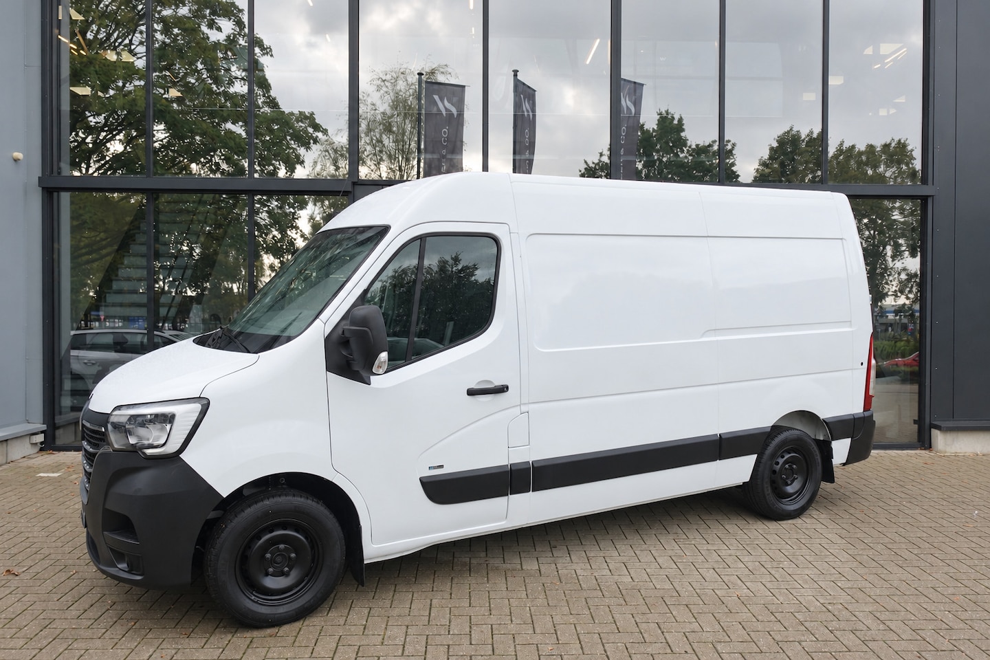 Renault Master - T33 2.3 dCi 135 L2H2 AIRCO PCD TREKHAAK VOL - AutoWereld.nl