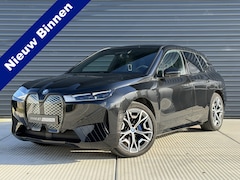 BMW iX - xDrive40 Executive 77 kWh | SoH 100% | Sport Pakket | 360 Camera | Head-Up | Memory Stoele