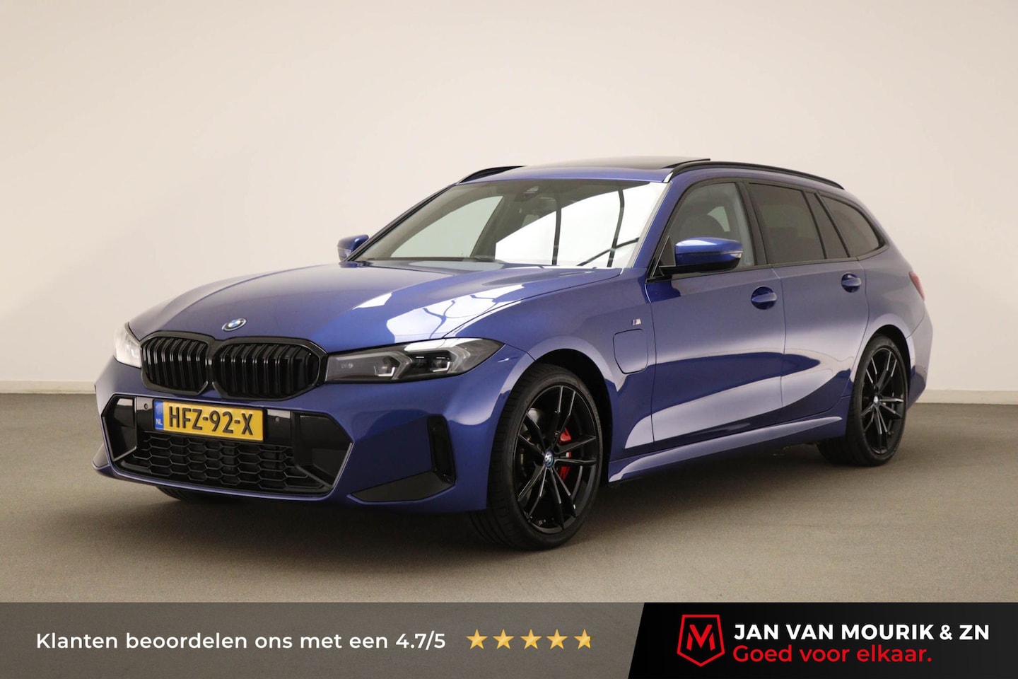 BMW 3-serie Touring - 330e | PANORAMADAK | HEAD UP | COMFORT ACCES | DRAADLOZE LADER | CAMERA | 19" - AutoWereld.nl