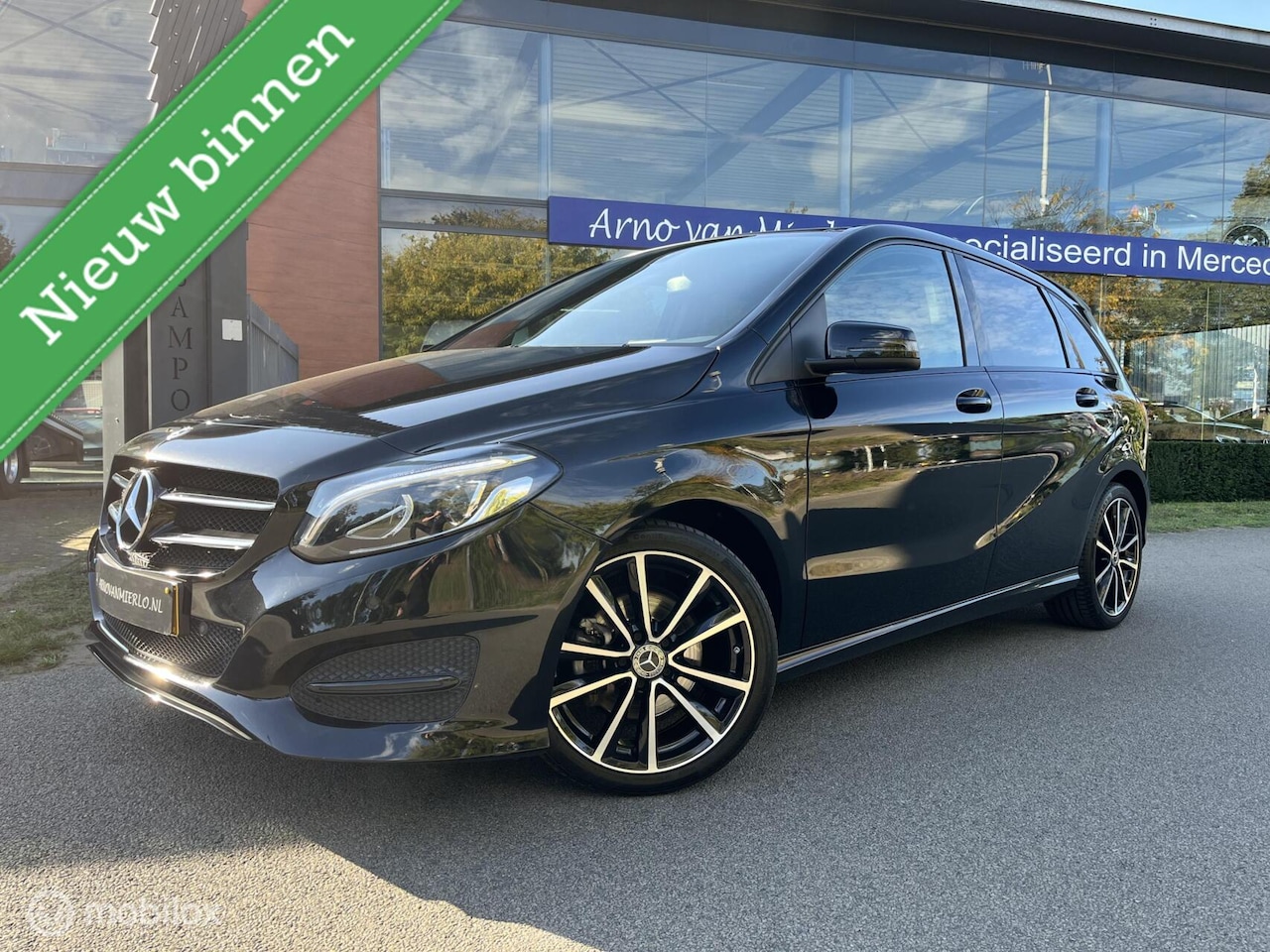 Mercedes-Benz B-klasse - 180 Business Solution AMG Upgrade Edition Panoramadak, Trekhaak, Sfeerverlichting - AutoWereld.nl