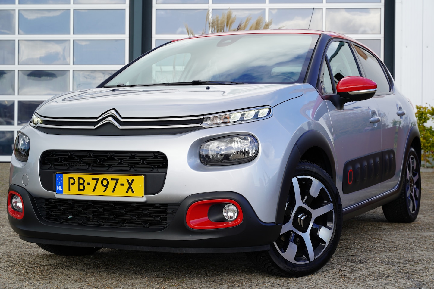 Citroën C3 - 1.2 PureTech S&S Shine 110pk | Two tone kleur | Achteruitrijcamera | Apple Carplay/Android - AutoWereld.nl