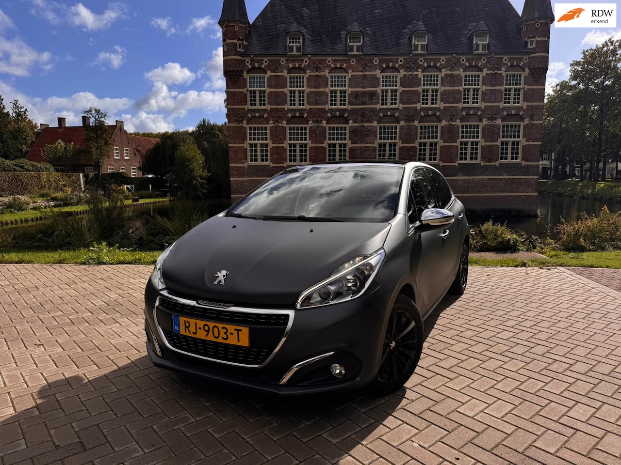 Peugeot 208 - 1.2 PureTech Allure!|NIEUWE DISTRU.|NIEUWE APK|CLIMA|CRUISE|CARPLAY|PANO|INRUIL & LEASE MO - AutoWereld.nl