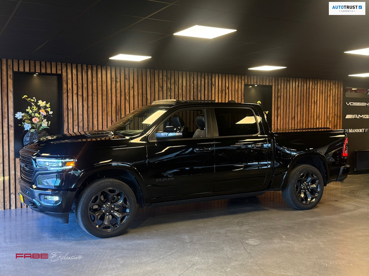 Dodge Ram 1500 - 5.7 V8 4x4 Crew Cab Limited / NAP / H/K / 360 Camera / HUD / Trekhaak / Stoelventilatie / - AutoWereld.nl