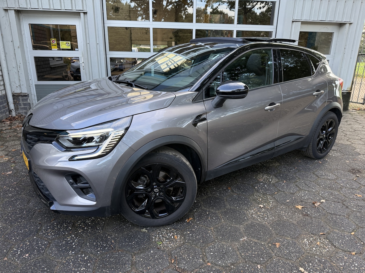 Renault Captur - 1.6 E-Tech Hybrid 145 Rive Gauche / panoramadak/ Trekhaak - AutoWereld.nl