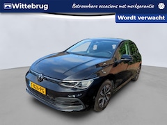 Volkswagen Golf - 1.5 eTSI 150pk Move DSG Automaat / CAmera / Navigatie / LED verlichting / Parkeersensoren