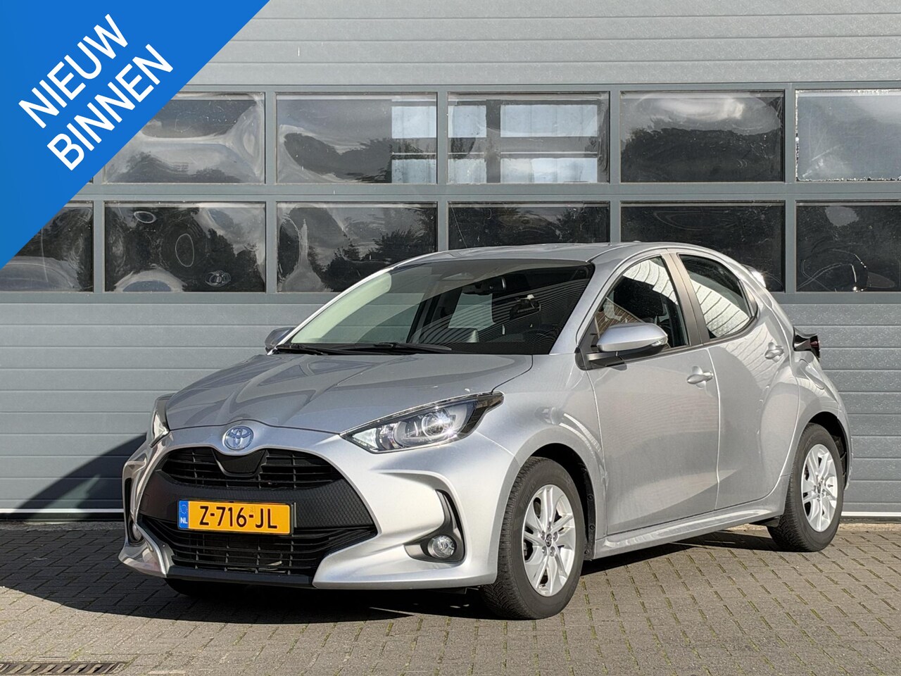 Toyota Yaris - 1.5 HYBRID 115 ACTIVE I AUTOMAAT I APPLE CARPLAY I P-CAMERA I ADAPTIVE CRUISE CONTROL - AutoWereld.nl
