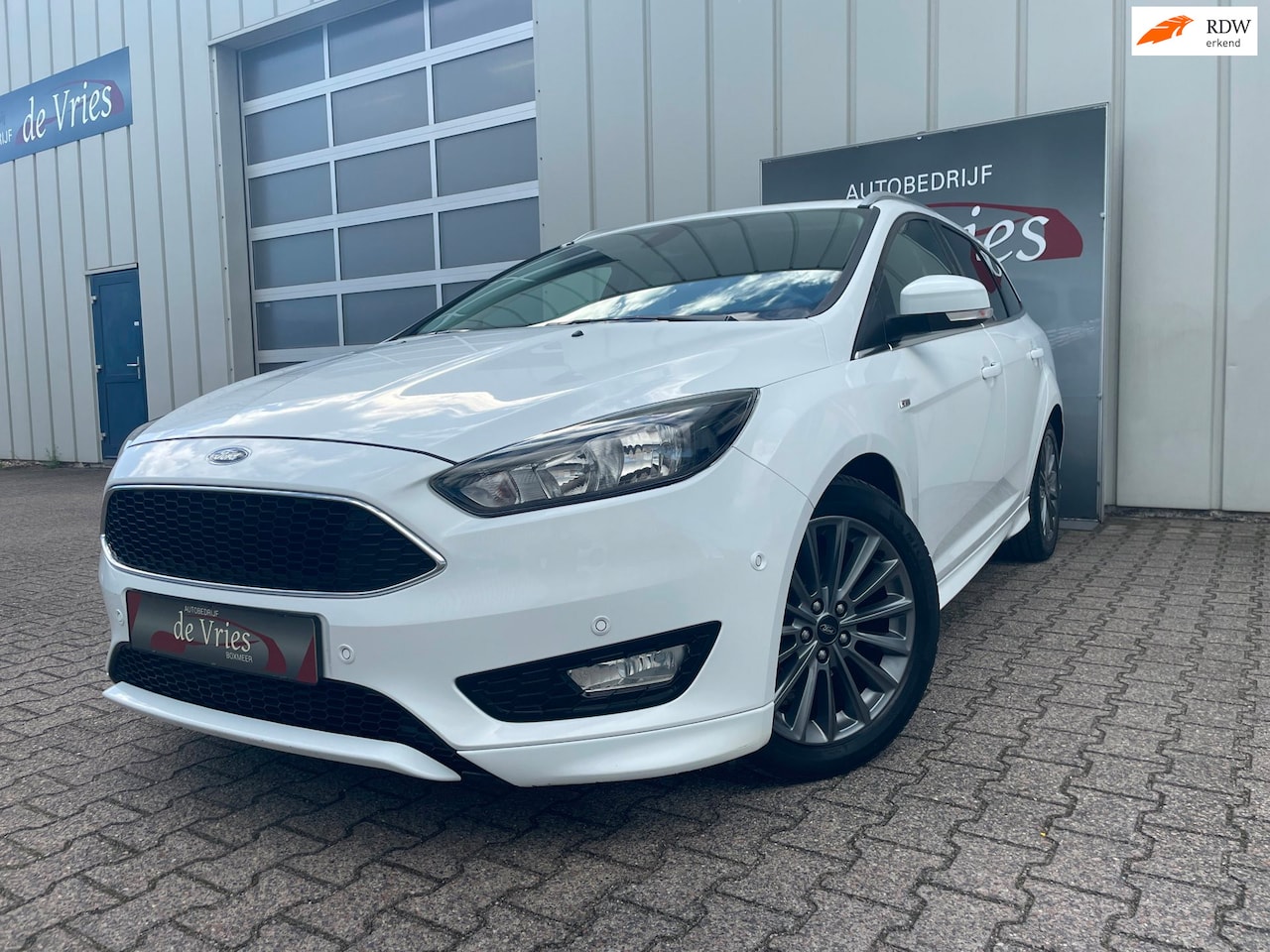 Ford Focus Wagon - 1.0 ST-Line AIRCO / NAVI / STOEL/STUUR VERWARMING / NWE DISTRIBUTIE - AutoWereld.nl