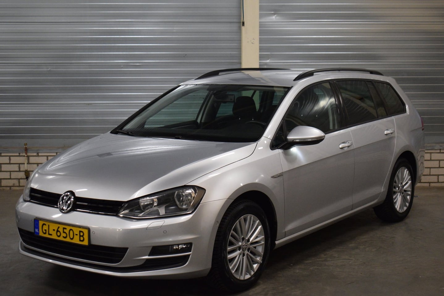 Volkswagen Golf Variant - 1.2 TSI Comfortline automaat + Navigatie|Bluetooth|Parkeersensoren Voor en Achter|Stoelver - AutoWereld.nl