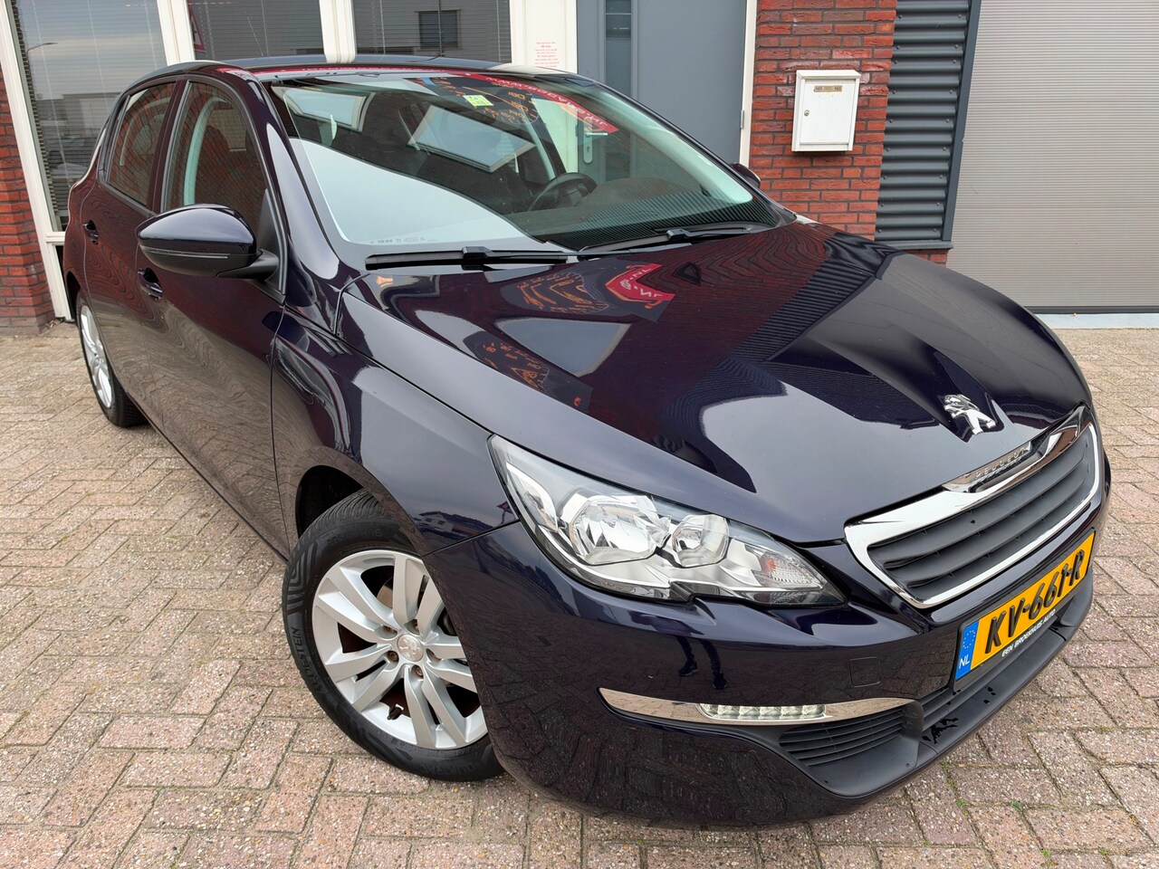 Peugeot 308 - 1.2 PureTech Blue Lease / Navi / Airco / Riem vv / NAP / LED / LM - AutoWereld.nl