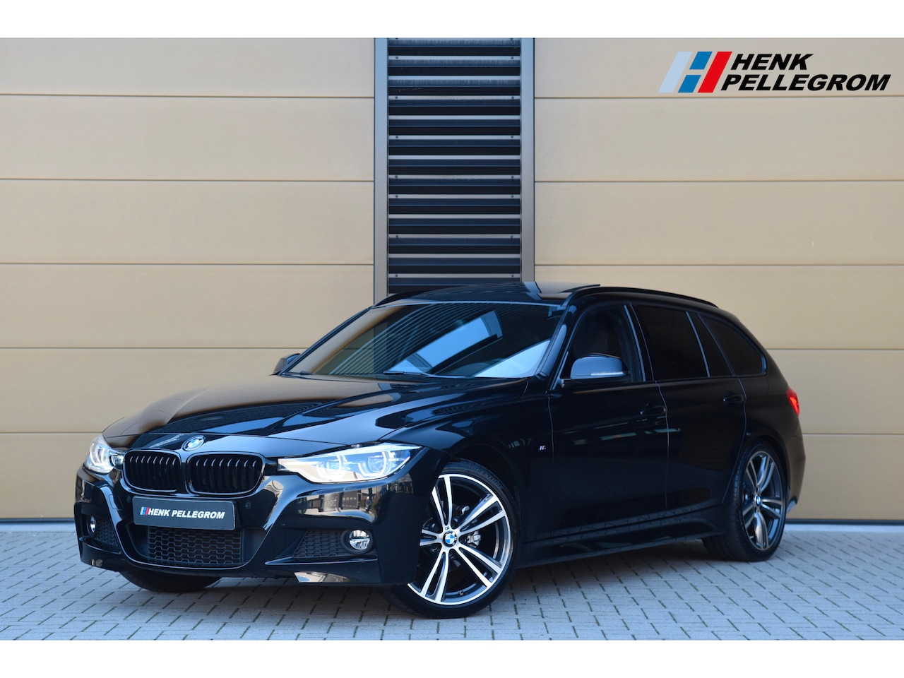 BMW 3-serie Touring - 320i High Exe * M-Pakket * Trekhaak * Comforttoegang * Panoramadak * 19 Inch Lm * - AutoWereld.nl