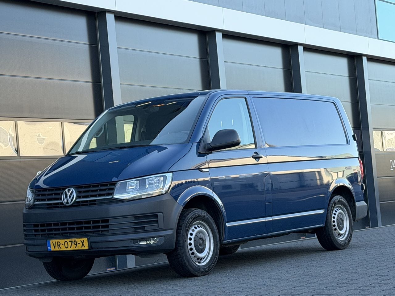 Volkswagen Transporter - 2.0 TDI 3-PERS Airco - AutoWereld.nl