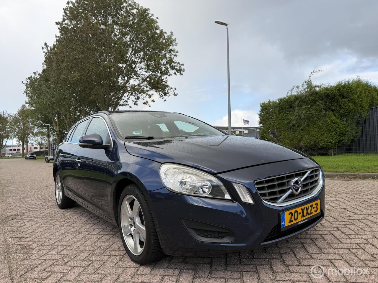 Volvo V60 - 1.6 T3 Momentum Dealer Onderhouden! - AutoWereld.nl