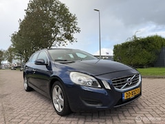 Volvo V60 - 1.6 T3 Momentum Dealer Onderhouden