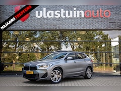 BMW X2 - xDrive20i Business Edition Plus , Panoramadak, HUD, Achteruitrijcamera, Navigatie,