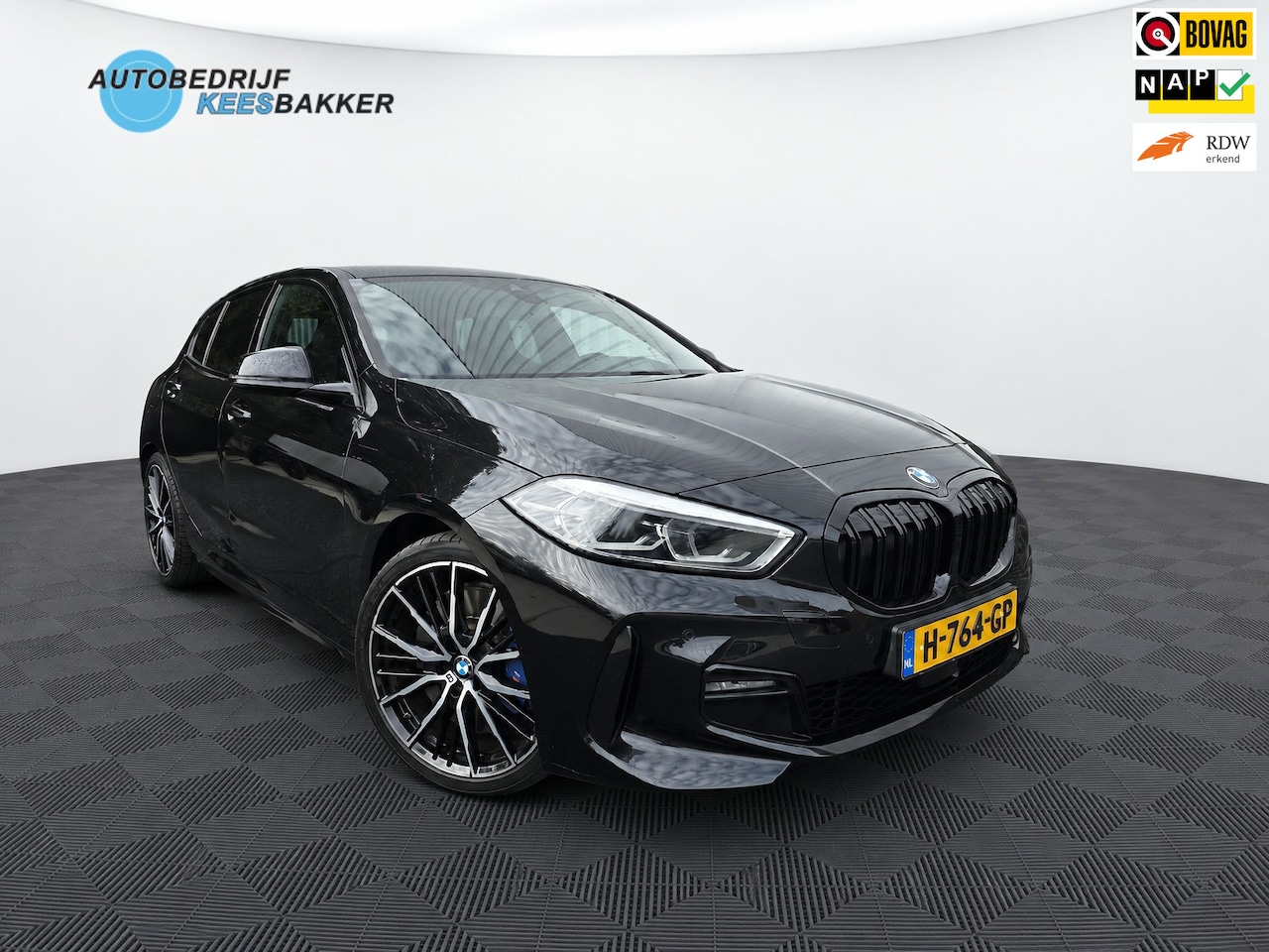 BMW 1-serie - 118i High Executive / M-Sport / Schaalstoelen / Carplay / stuurverw. - AutoWereld.nl