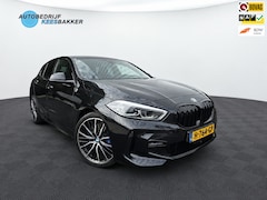 BMW 1-serie - 118i High Executive / M-Sport / Schaalstoelen / Carplay / stuurverw