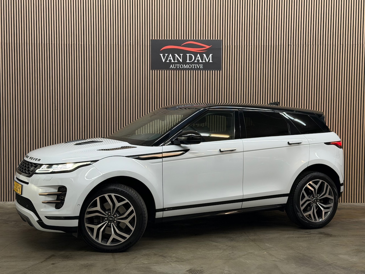 Land Rover Evoque - Range 2.0 D180 AWD R-Dynamic HSE 2020 FIRST EDITION - AutoWereld.nl