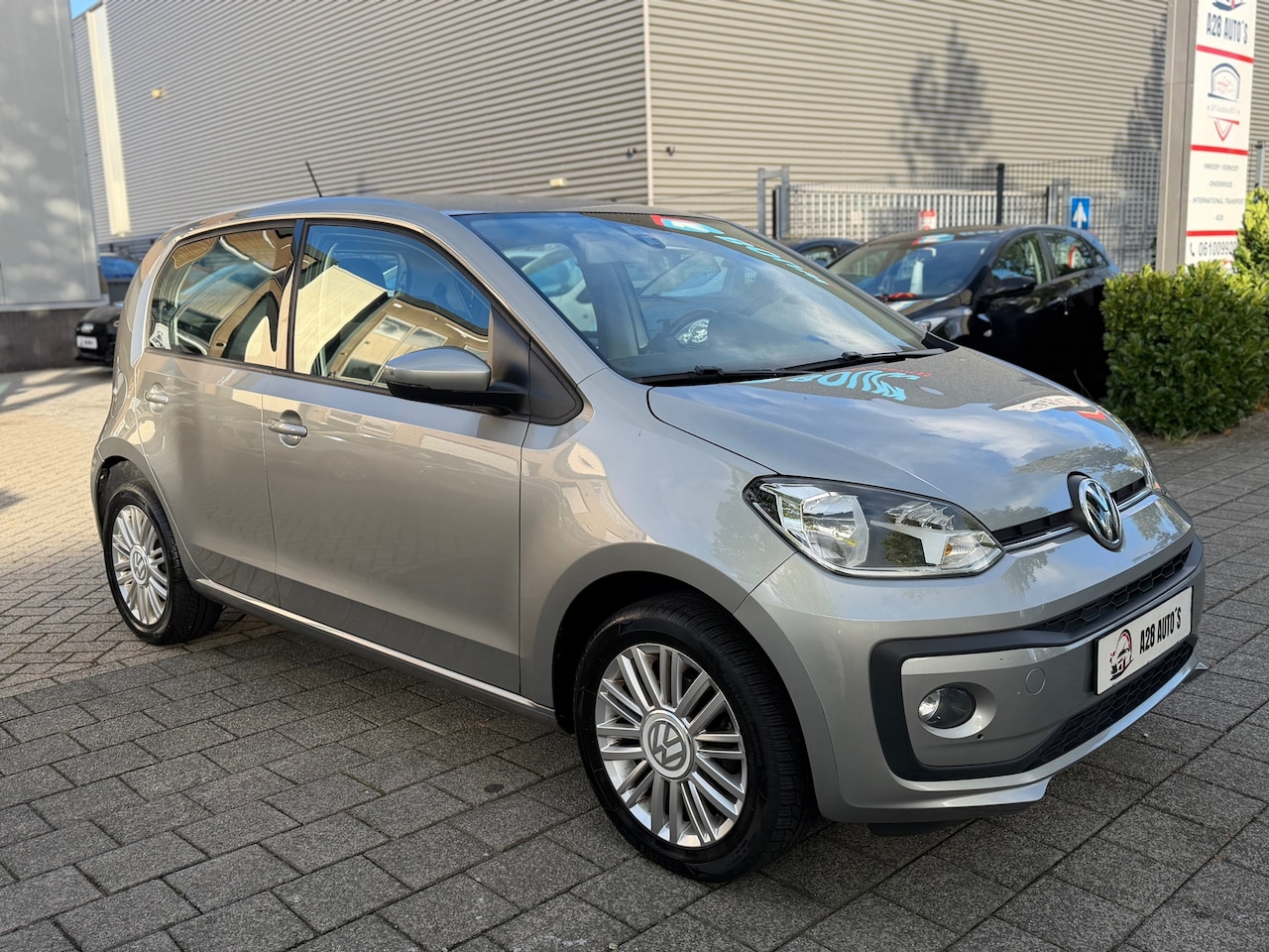 Volkswagen Up! - 1.0 BMT move up!|Stoelverw|Achteruitrij cam|Automaat|Cruise contr - AutoWereld.nl