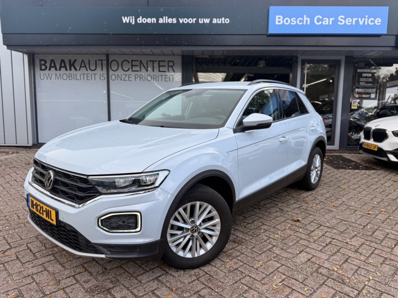 Volkswagen T-Roc - 1.0 TSI Life Business | Trekhaak | Adaptive Cruise | PDC - AutoWereld.nl