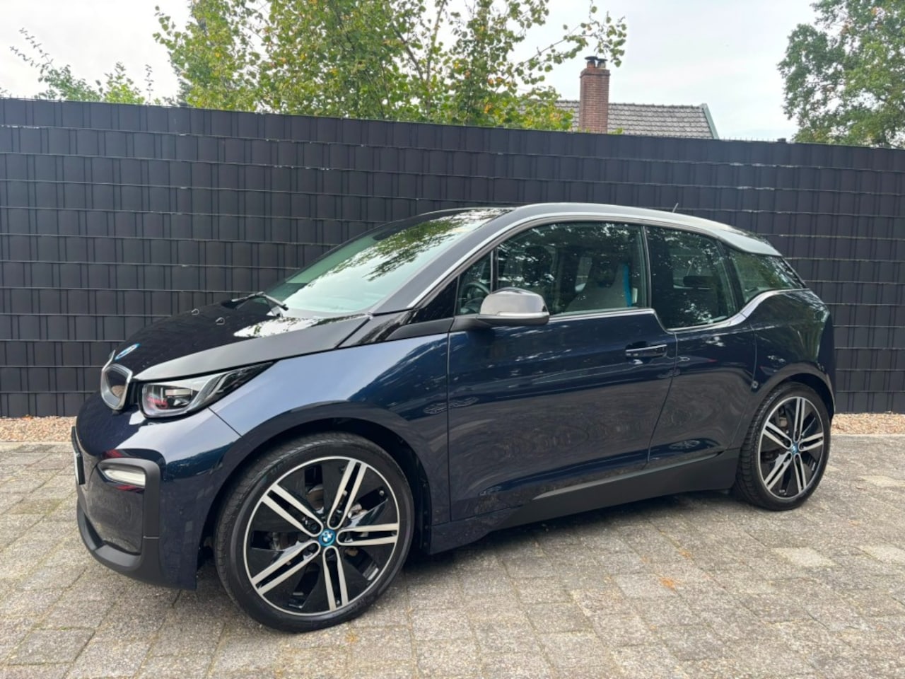 BMW i3 - 120AH 42KWH ** MOOIE AUTO//20 INCH//WINTERSET** - AutoWereld.nl
