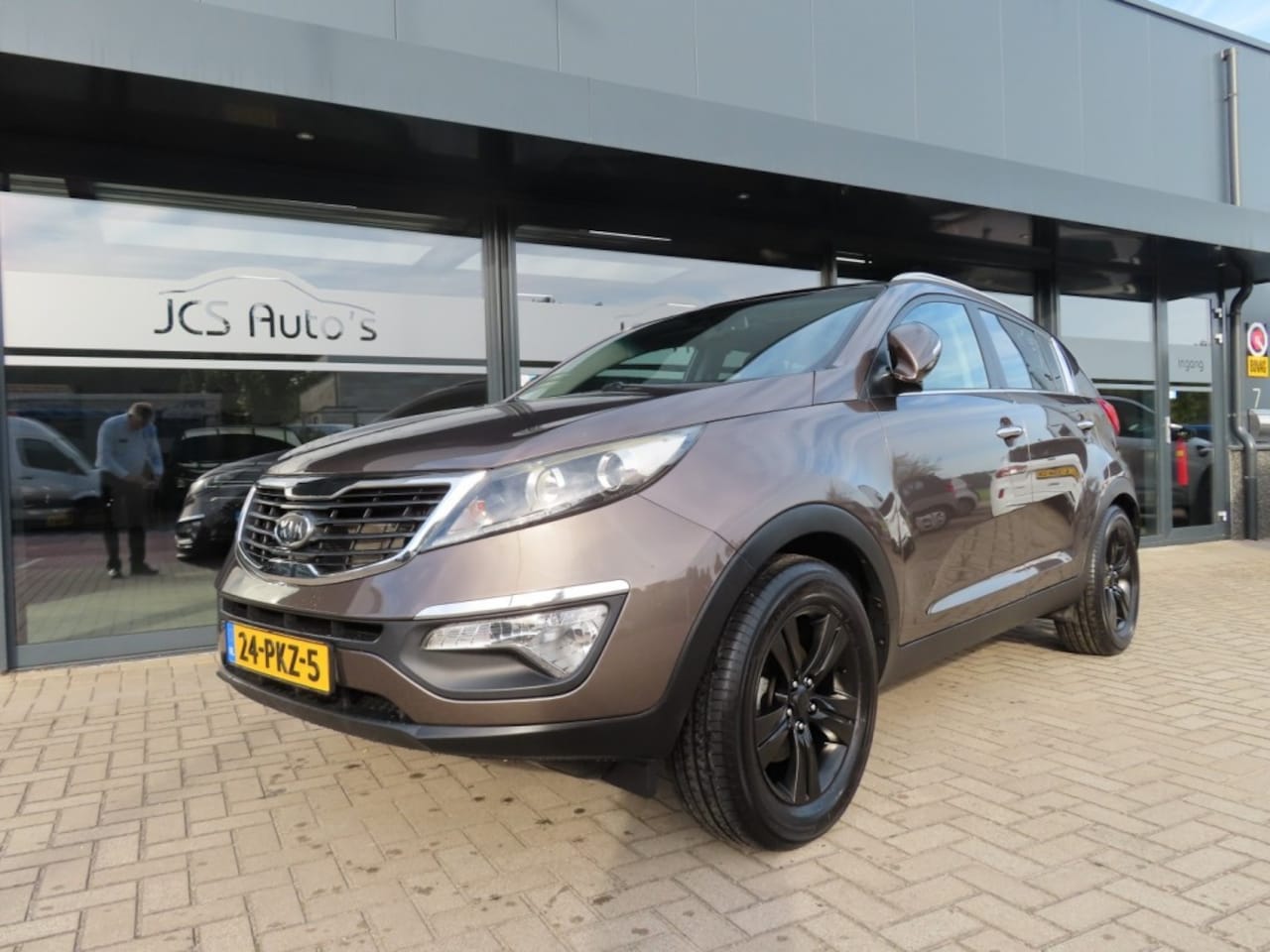Kia Sportage - 2.0 X-ECUTIVE Plus Ecc Cruise Pano Trekhaak 2011 - AutoWereld.nl