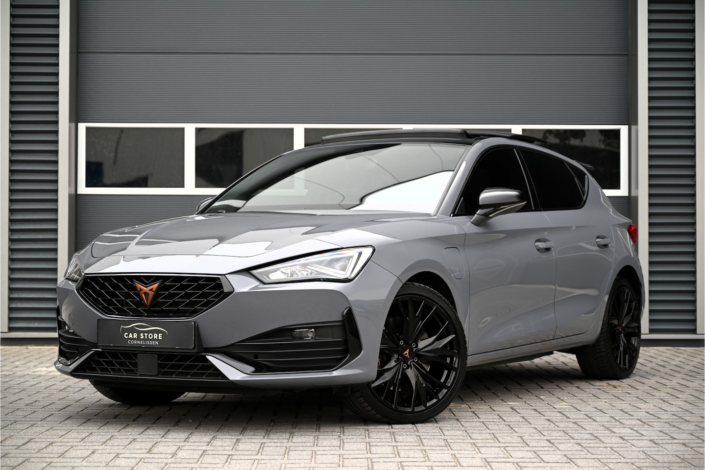 CUPRA Leon - 1.4 e-Hybrid VZ 245 PK / PANO / DCC / SFEER / ACC / BLACK STYLE / NARDO GREY / MOTORSOUND - AutoWereld.nl