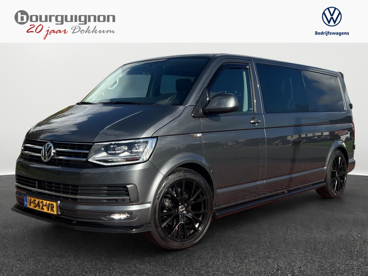 Volkswagen Transporter - 2.0 TDI L2H1 DC Highline | Automaat | 150Pk | LED | Leder | Verlaagd | 20 Inch | Side Bars - AutoWereld.nl