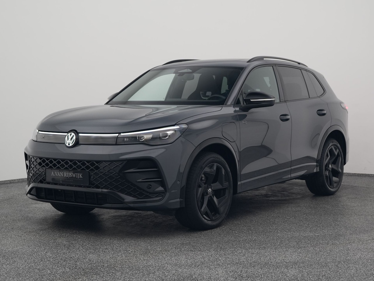 Volkswagen Tiguan - 1.5 eHybrid R-Line Edition | PANO | ADAPTIVE | CAMERA | STOELMASSAGE - AutoWereld.nl
