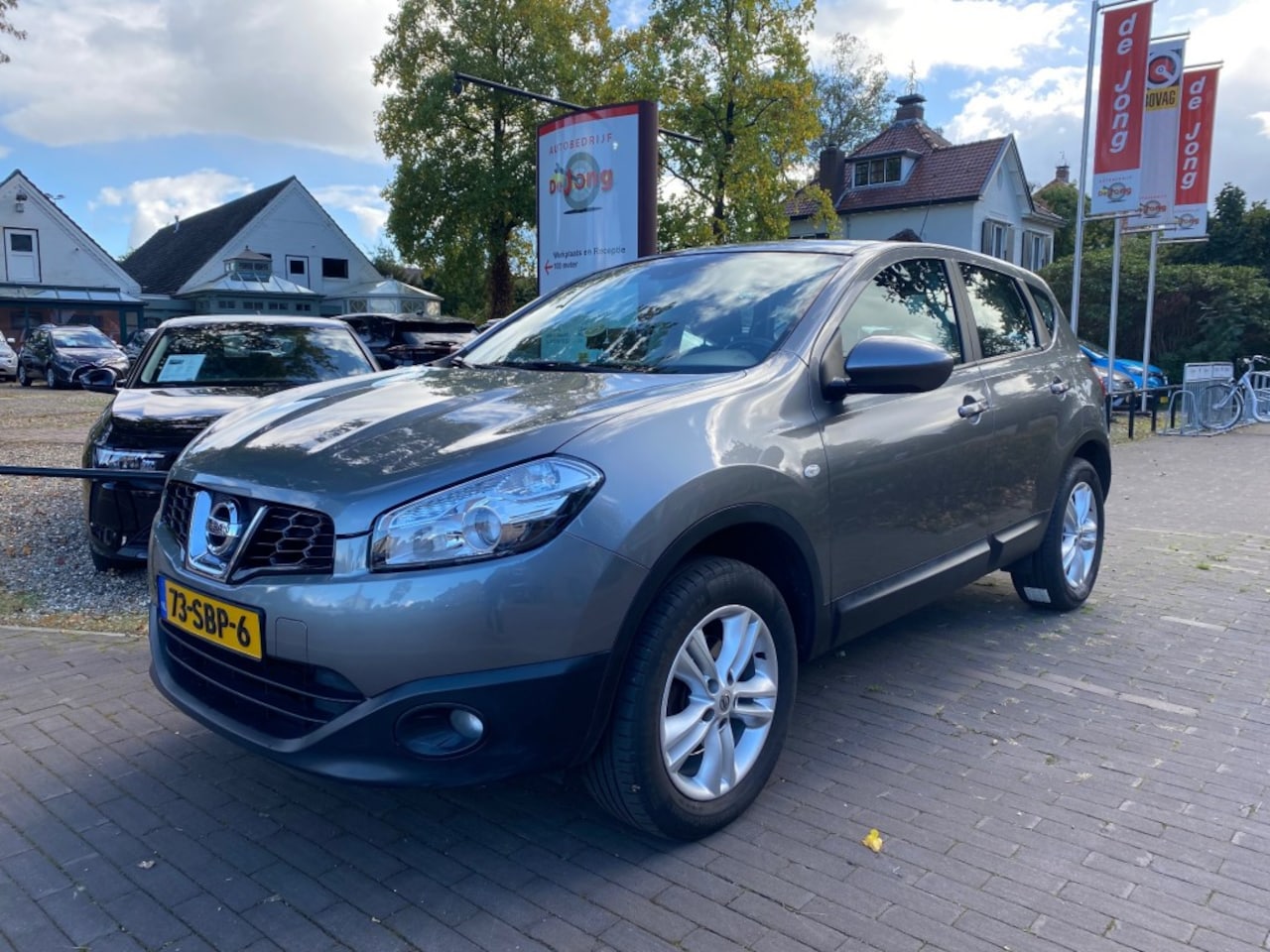 Nissan Qashqai - 2.0 ACENTA / AUTOMAAT / CARPLAY / AIRCO-ECC / TREKHAAK / LMV 17 INCH - AutoWereld.nl