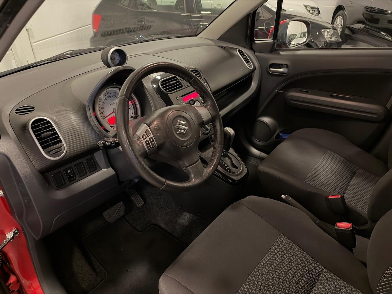 Suzuki Splash - 1.2 Comfort Automaat Airco Parkeersensoren Trekhaak Toerenteller - AutoWereld.nl