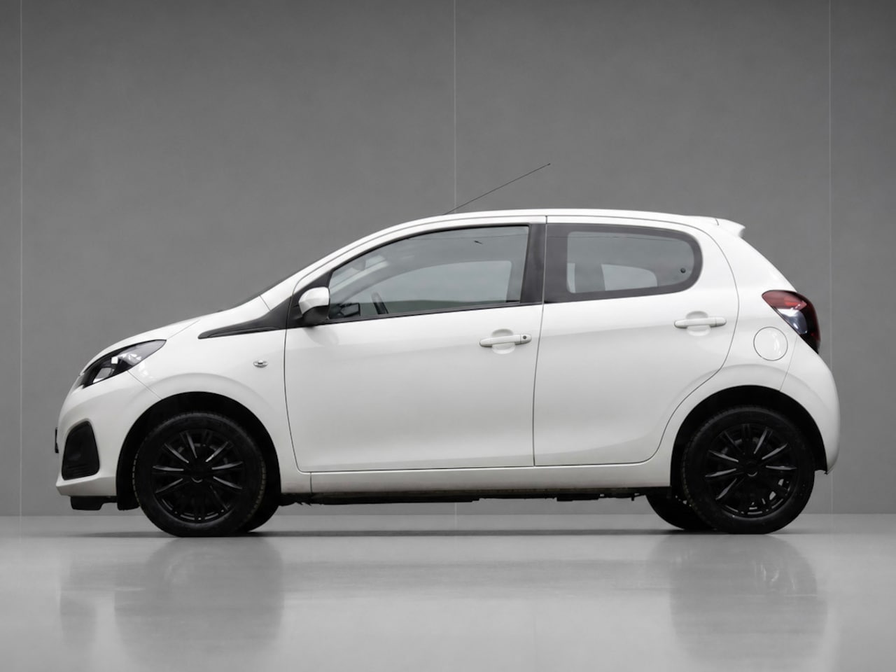 Peugeot 108 - 1.0 e-VTi Sport (AIRCO,BLUETOOTH,SPORTSTOELEN,BLACK AND WHITE EDITION,LAGE KILOMETERSTAND, - AutoWereld.nl