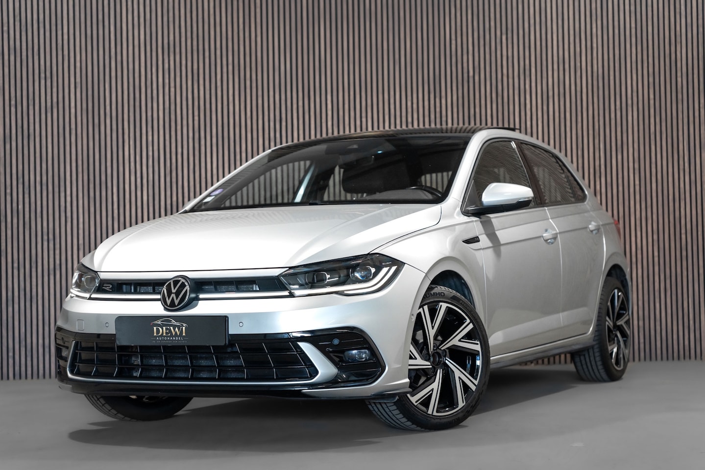 Volkswagen Polo - 1.0 TSI R-Line DSG PANO IQ Navi Camera - AutoWereld.nl