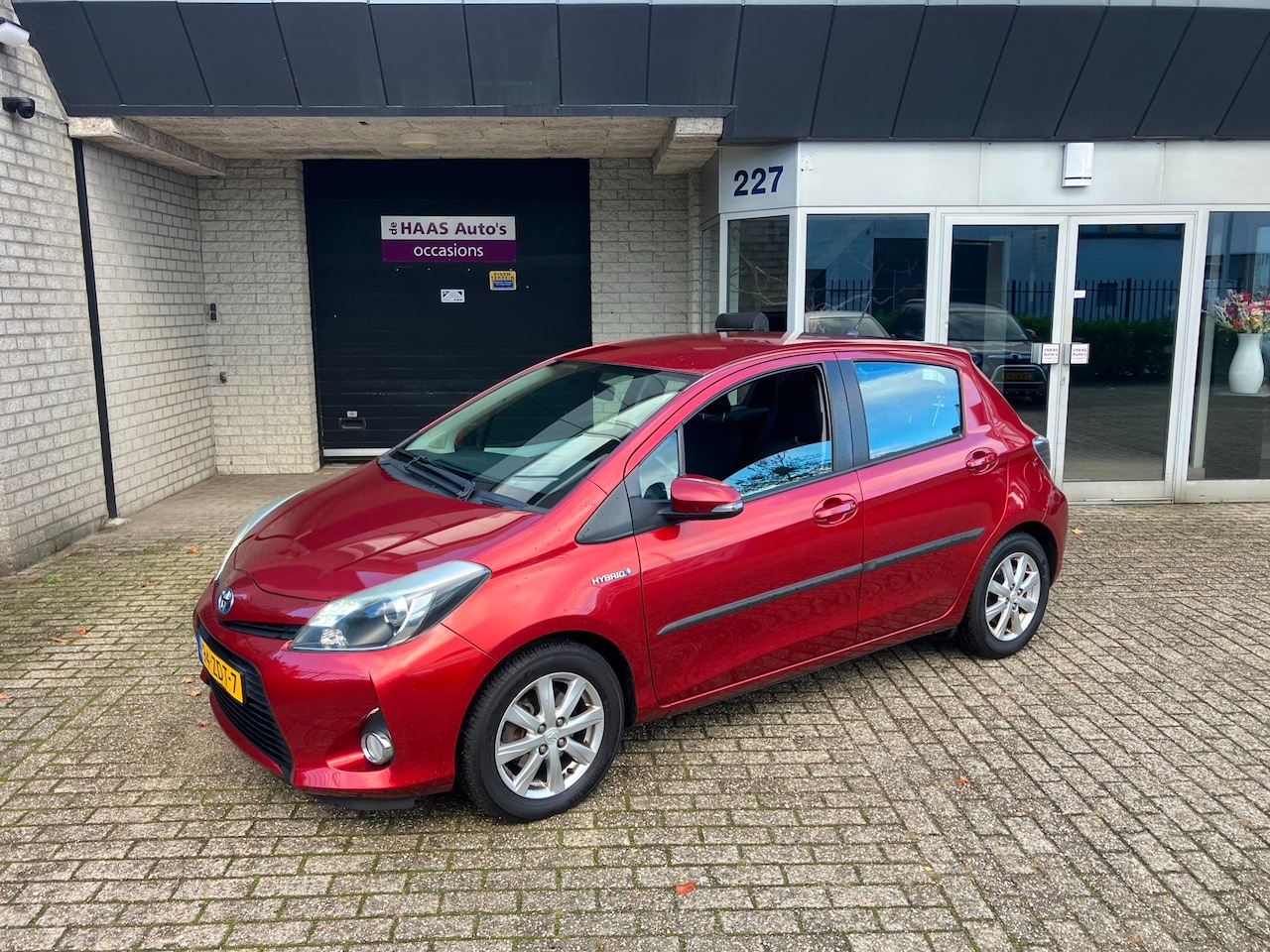 Toyota Yaris - 1.5 Full Hybrid Aspiration / ALU VELGEN / APK OKTOBER 2027 / NETTE STAAT - AutoWereld.nl