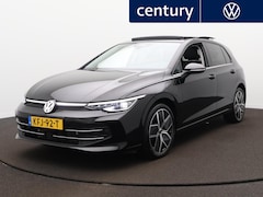 Volkswagen Golf - 1.5 eHybrid Style Edition | Panodak | Zwenkbare trekhaak | Elek. Stoel | Camera | ACC |