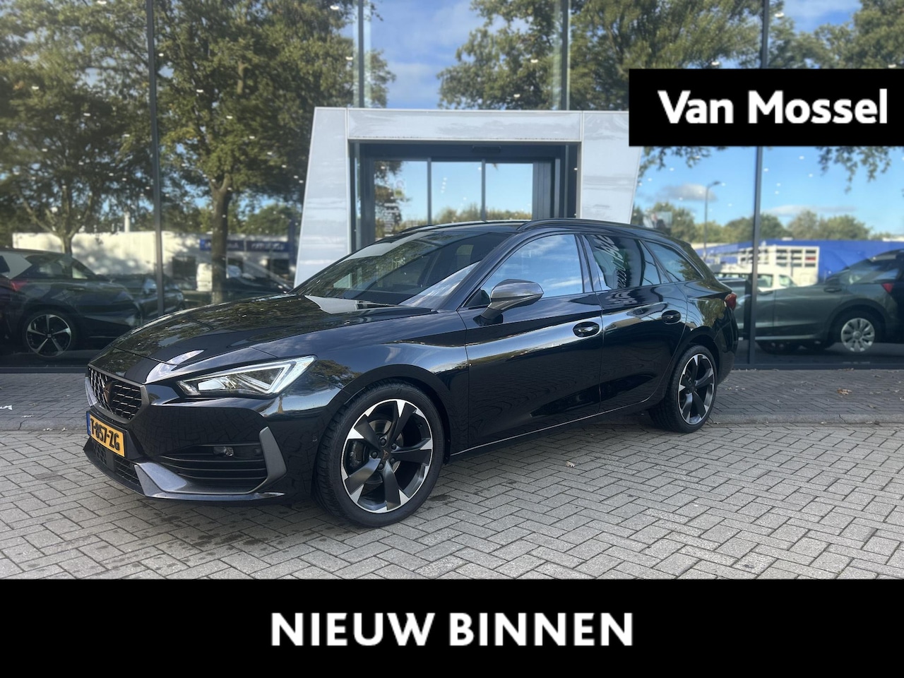 CUPRA Leon Sportstourer - 1.5 eTSI Business Edition Plus | TREKHAAK | STUURVERWARMING | STOELVERWARMING | NAVIGATIE - AutoWereld.nl
