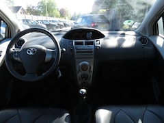 Toyota Yaris - 1.3 VVTi Aspiration 5-DRS | LEDEREN BEKLEDING | CLIMA-AIRCO | STOELVERWARMING | 2e EIGENAA