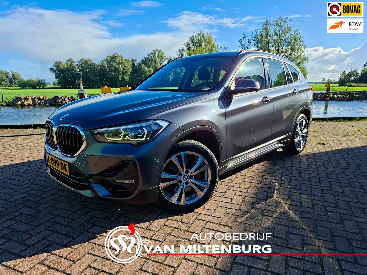 BMW X1 - SDrive20i High Executive Sportstoelen Led koplampen 18 inch Stoelverwarming Trekhaak - AutoWereld.nl