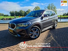 BMW X1 - SDrive20i High Executive Sportstoelen Led koplampen 18 inch Stoelverwarming Trekhaak